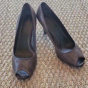 axcess by liz claiborne brown leather heels with cream stitching.  Size 9.5.